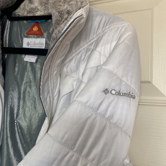 Insulated Women’s Columbia Sportswear White Puffer Jacket - Picture 7 of 7